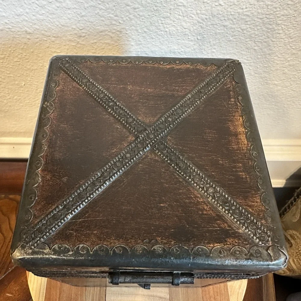Vintage Wooden Trinket Keepsakes Box 7.75 Inch Patina Metal Trim‎ Accent Ornate